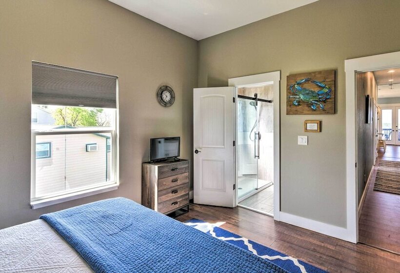 Waterfront Sargent House W/ Sparkling Pool!