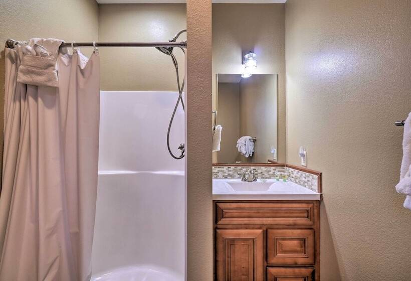 Sevierville Cabin W/ Lake Views & Wraparound Porch