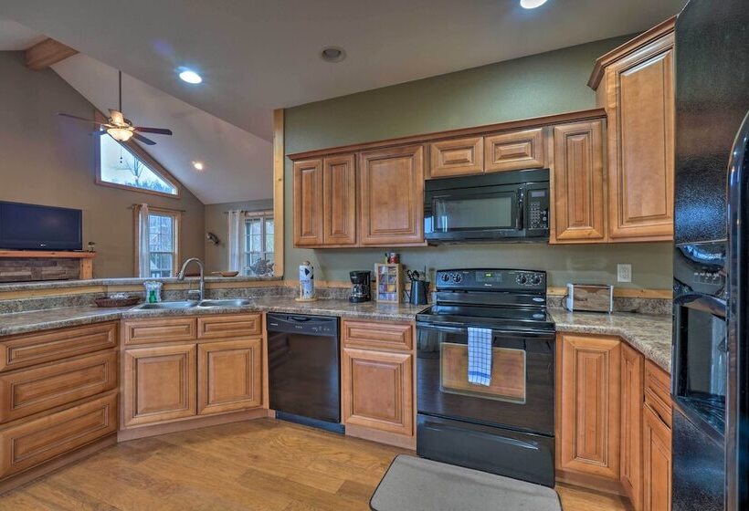 Sevierville Cabin W/ Lake Views & Wraparound Porch