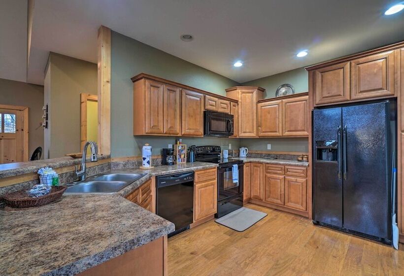 Sevierville Cabin W/ Lake Views & Wraparound Porch