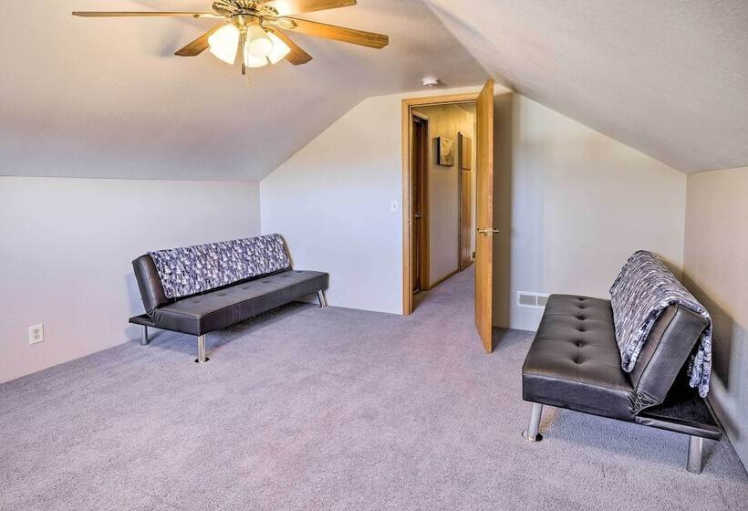 Welcoming Cañon City Abode   Walk To River!