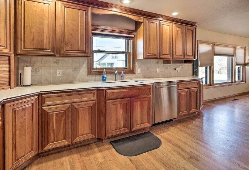 Welcoming Cañon City Abode   Walk To River!