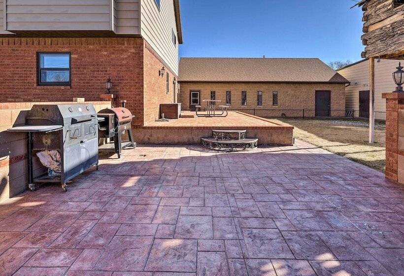 Welcoming Cañon City Abode   Walk To River!