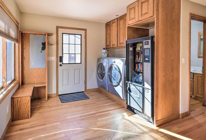 Welcoming Cañon City Abode   Walk To River!