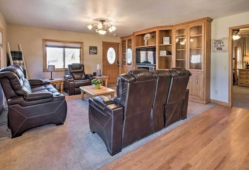 Welcoming Cañon City Abode   Walk To River!