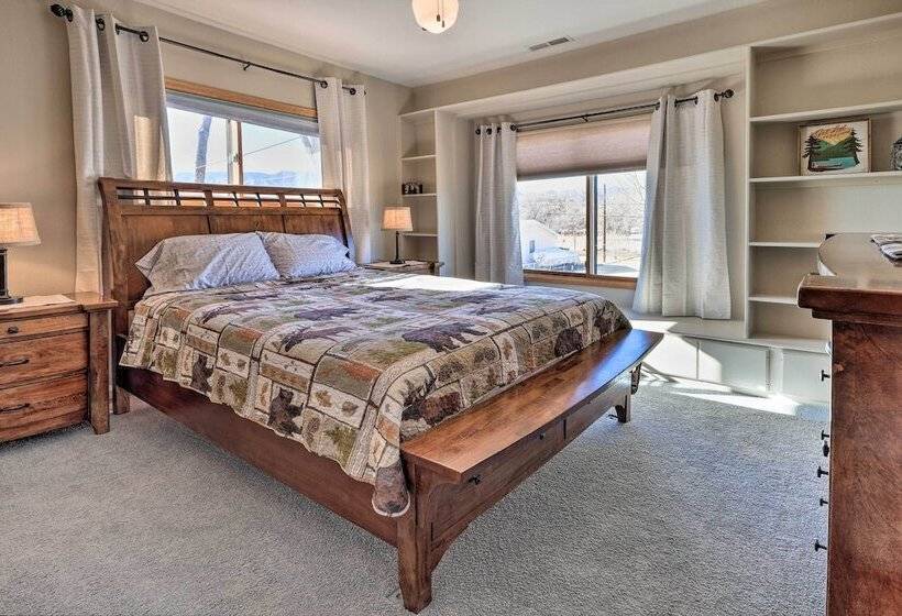 Welcoming Cañon City Abode   Walk To River!