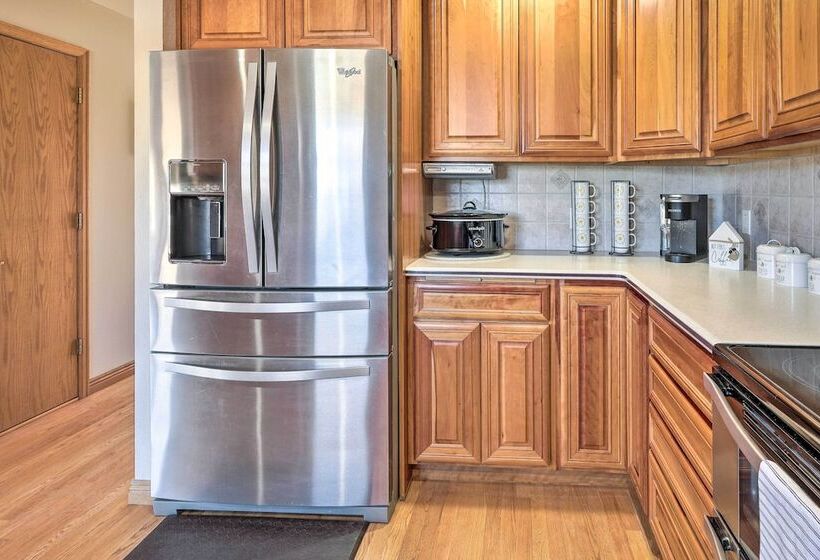 Welcoming Cañon City Abode   Walk To River!