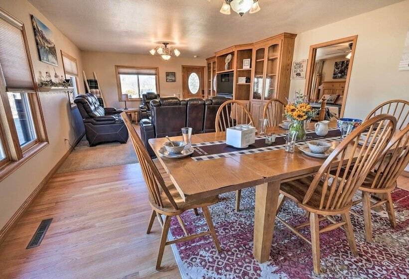 Welcoming Cañon City Abode   Walk To River!