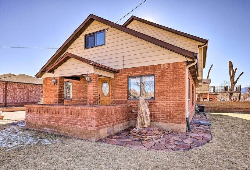 Welcoming Cañon City Abode   Walk To River!