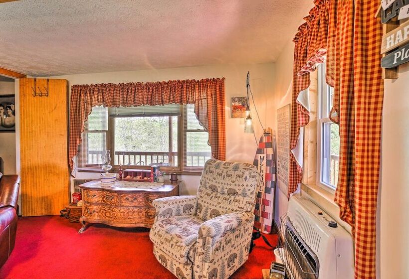 Wellington Cabin Escape W/ Wraparound Deck!