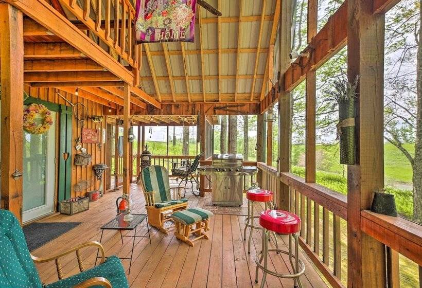 Wellington Cabin Escape W/ Wraparound Deck!