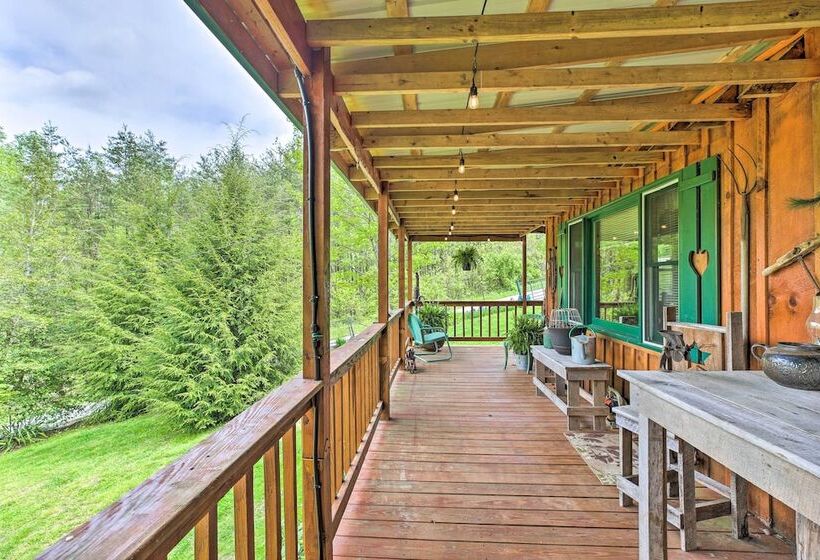 Wellington Cabin Escape W/ Wraparound Deck!
