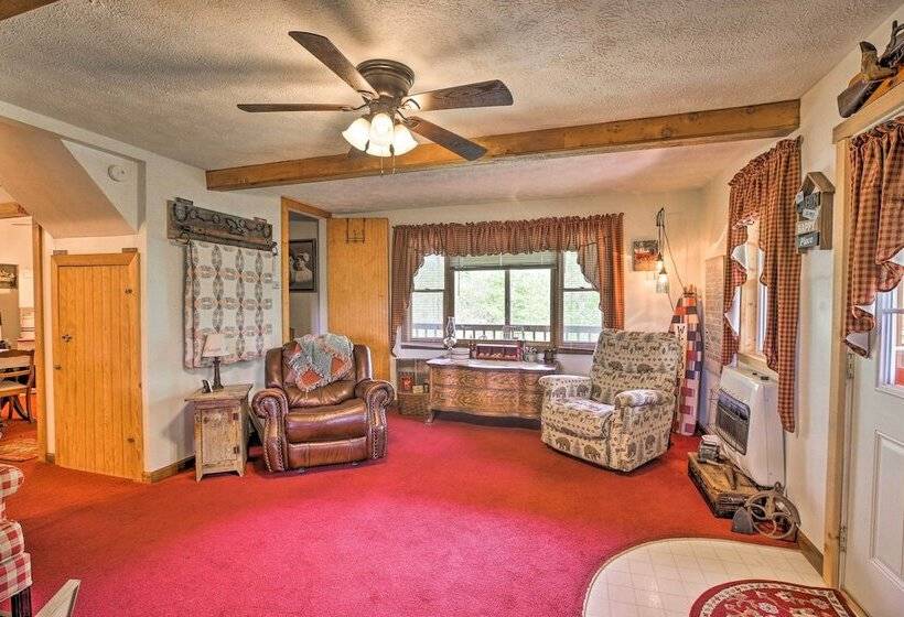 Wellington Cabin Escape W/ Wraparound Deck!