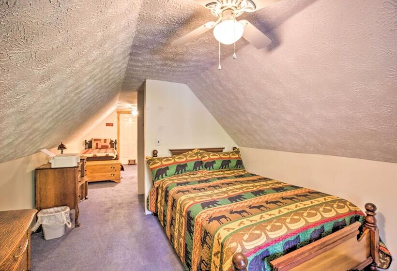 Wellington Cabin Escape W/ Wraparound Deck!