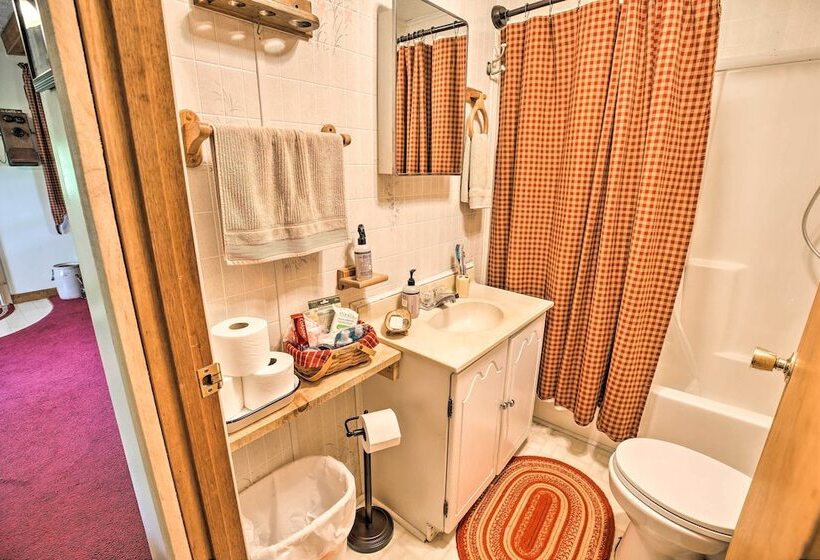 Wellington Cabin Escape W/ Wraparound Deck!