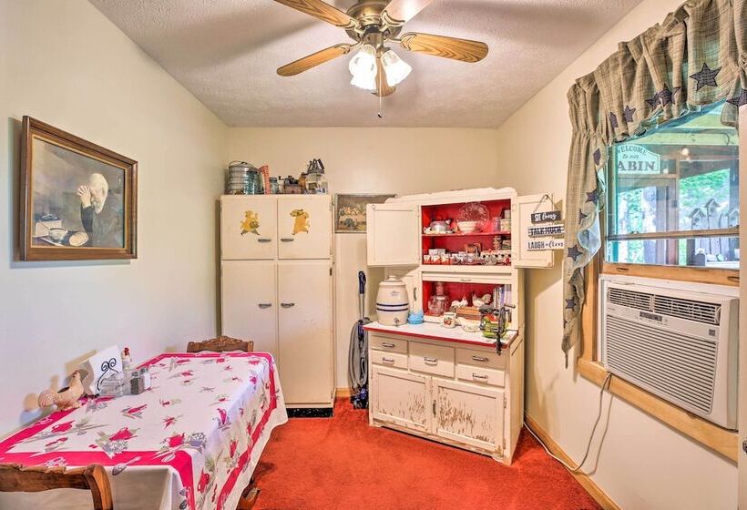 Wellington Cabin Escape W/ Wraparound Deck!