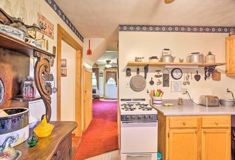 Wellington Cabin Escape W/ Wraparound Deck!