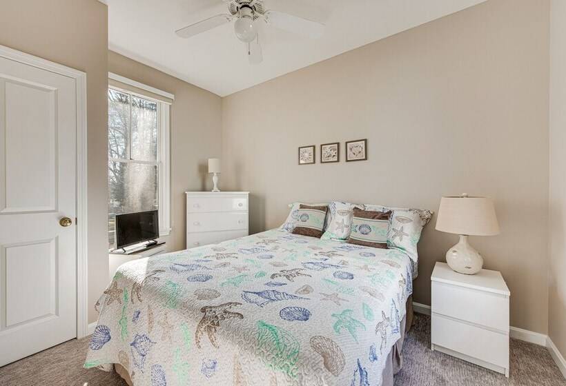 Cozy Wells Cottage W/ Pool Access: 1 Mi To Beach!