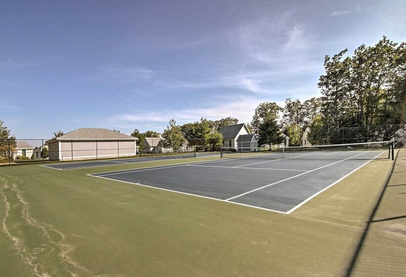 Cozy Wells Cottage W/ Pool Access: 1 Mi To Beach!