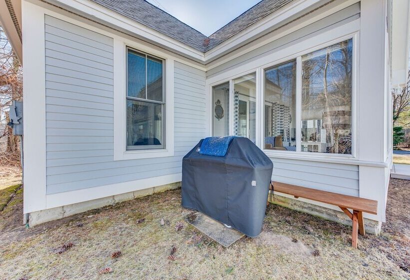 Cozy Wells Cottage W/ Pool Access: 1 Mi To Beach!