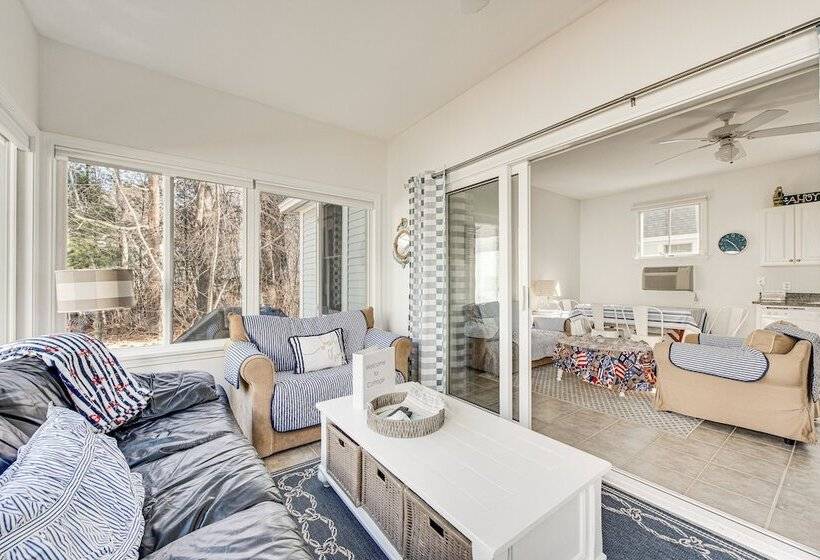 Cozy Wells Cottage W/ Pool Access: 1 Mi To Beach!