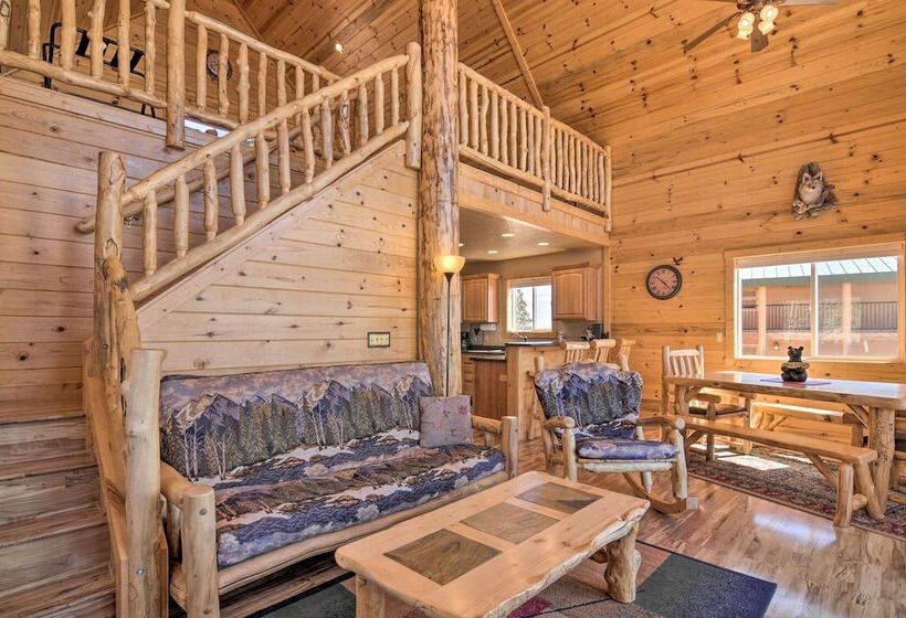 Whistling Woods Cabin: Meadow Views + Gas Grill!