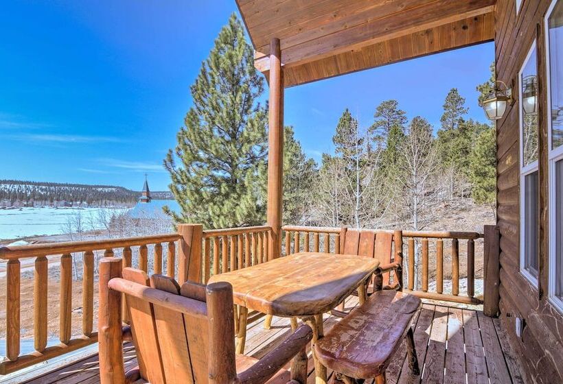 Whistling Woods Cabin: Meadow Views + Gas Grill!