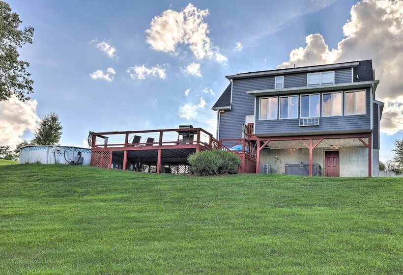 Williamstown Gem W/ Private Pool & Hot Tub!