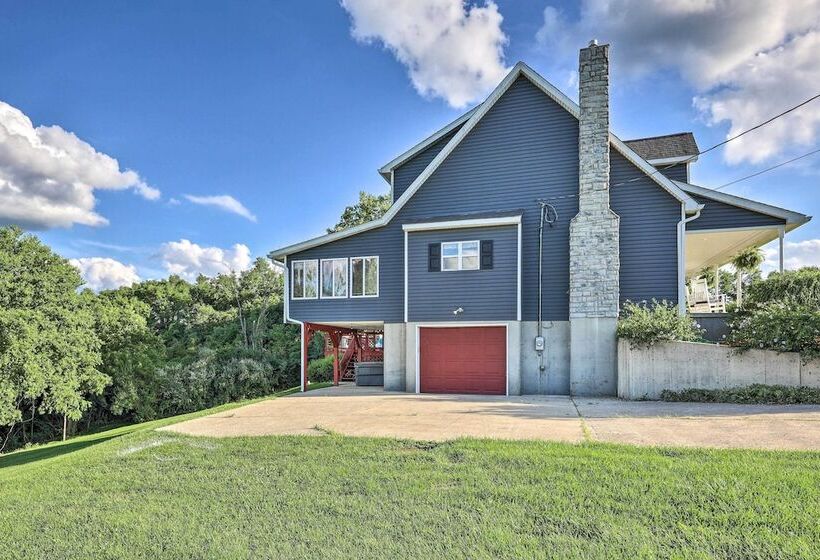 Williamstown Gem W/ Private Pool & Hot Tub!