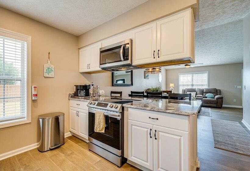 Wilmington Home ~ 7 Mi To Wrightsville Beach!