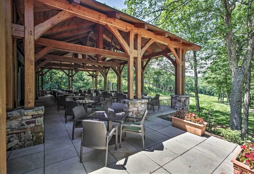 Wintergreen Resort Retreat W/ Hot Tub!