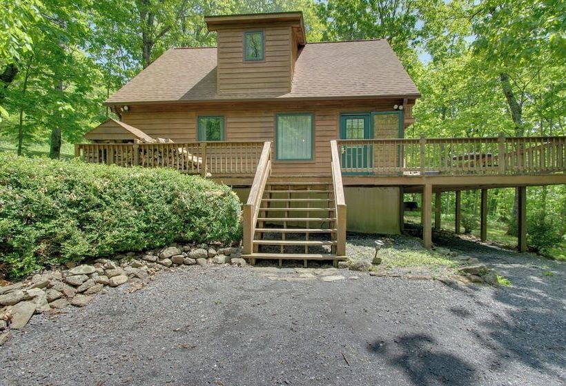 Wintergreen Resort Retreat W/ Hot Tub!