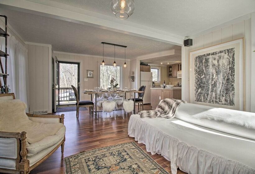 Wintergreen Resort Retreat W/ Hot Tub!