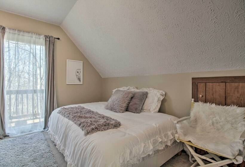 Wintergreen Resort Retreat W/ Hot Tub!