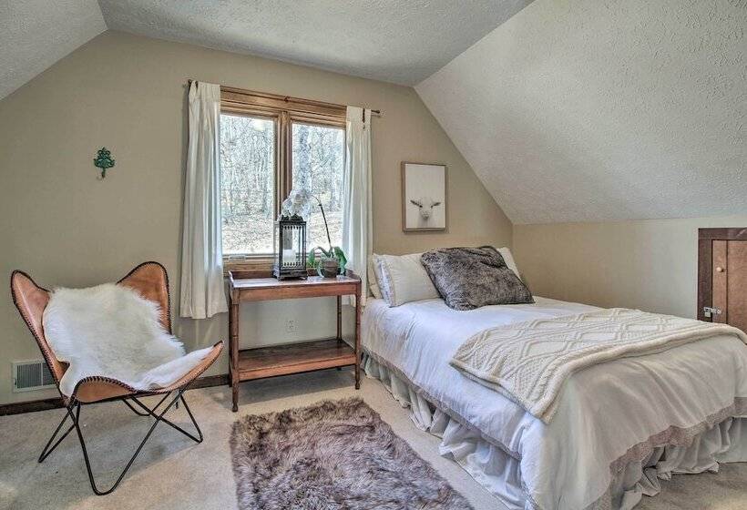 Wintergreen Resort Retreat W/ Hot Tub!