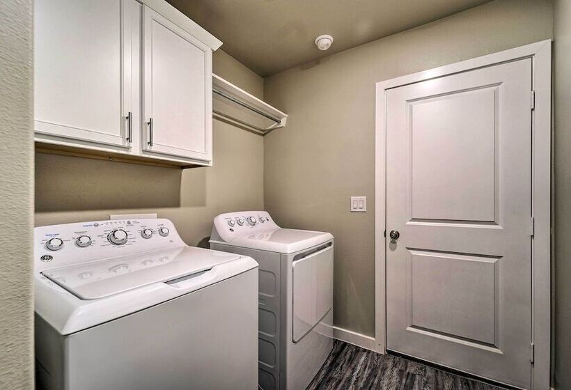 Wolfforth Home W/ Yard ~ 14 Mi To Lubbock