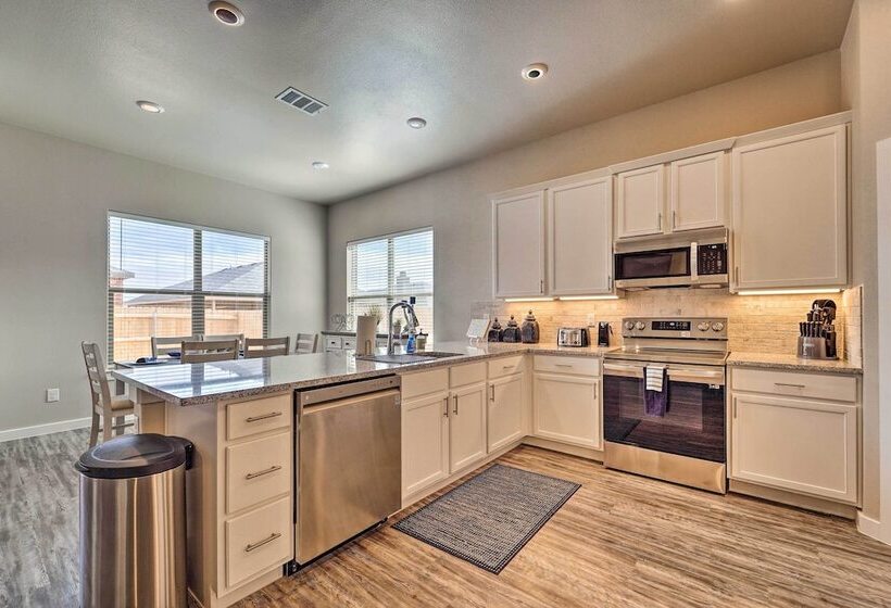 Wolfforth Home W/ Yard ~ 14 Mi To Lubbock