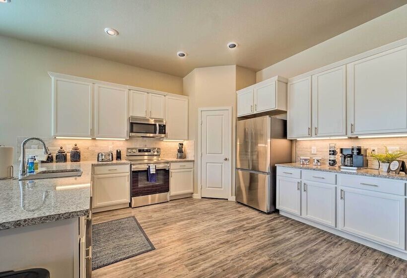 Wolfforth Home W/ Yard ~ 14 Mi To Lubbock