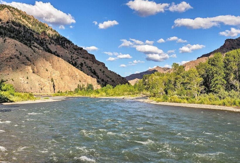 Yellowstone River Lodge W/ Kayaks & Mountain Views