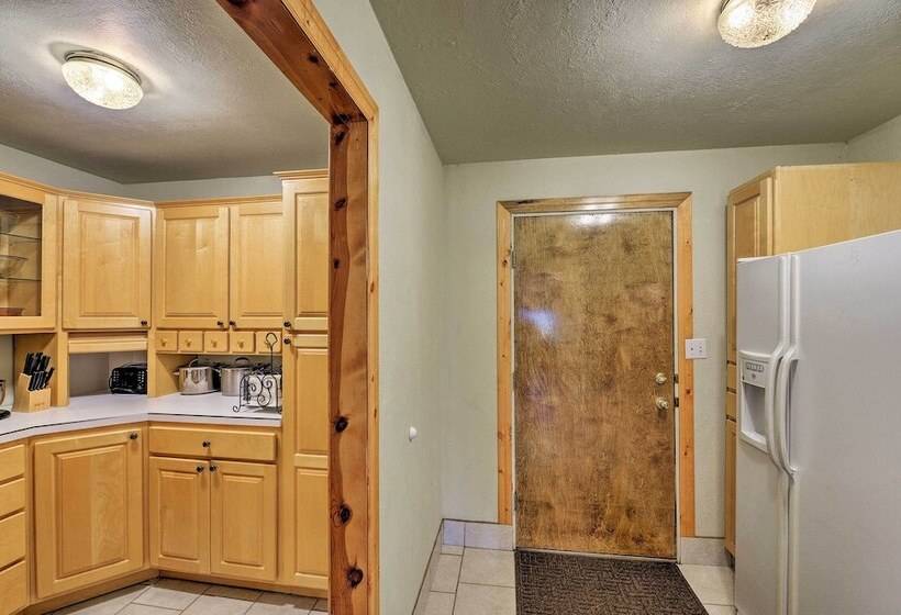 Yellowstone River Lodge W/ Kayaks & Mountain Views