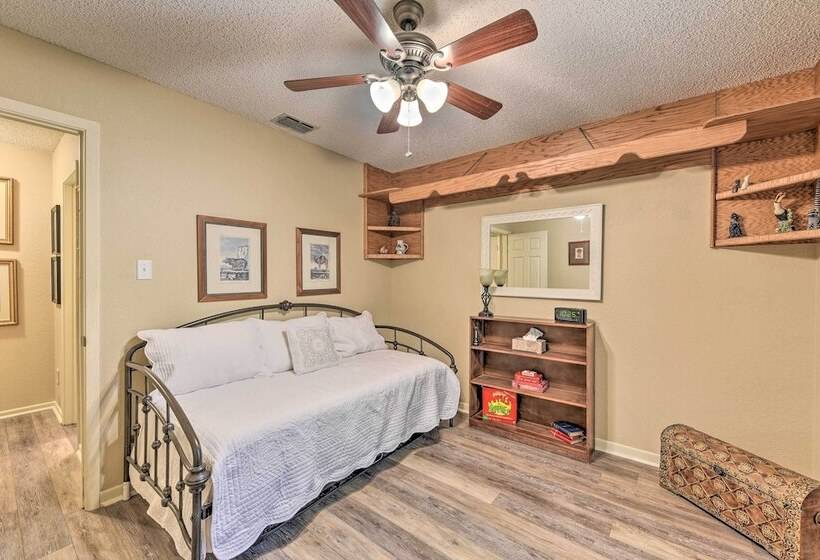 Abilene Home W/bbq & Pvt Yard, 1 Mi To Acu!
