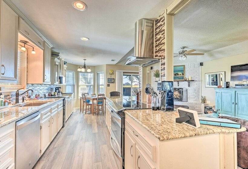 Abilene Home W/bbq & Pvt Yard, 1 Mi To Acu!