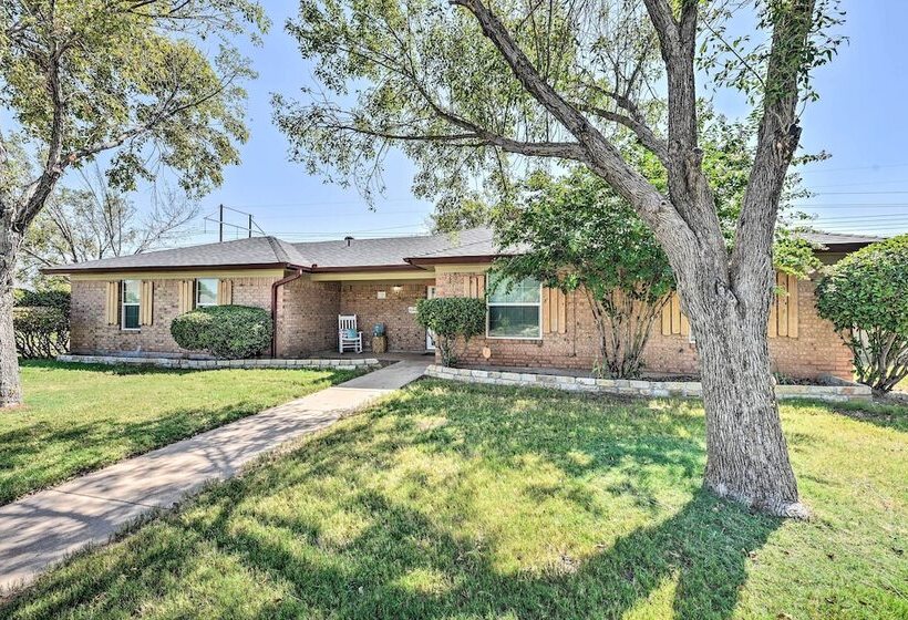 Abilene Home W/bbq & Pvt Yard, 1 Mi To Acu!