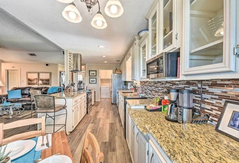 Abilene Home W/bbq & Pvt Yard, 1 Mi To Acu!