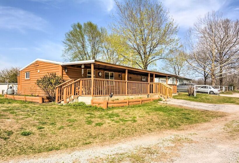 Bartlesville Cabin W/ Pool, Hot Tub & Trampoline!