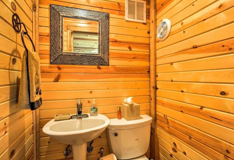 Bartlesville Cabin W/ Pool, Hot Tub & Trampoline!