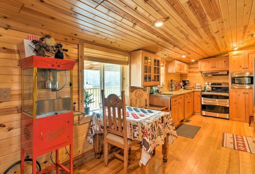 Bartlesville Cabin W/ Pool, Hot Tub & Trampoline!