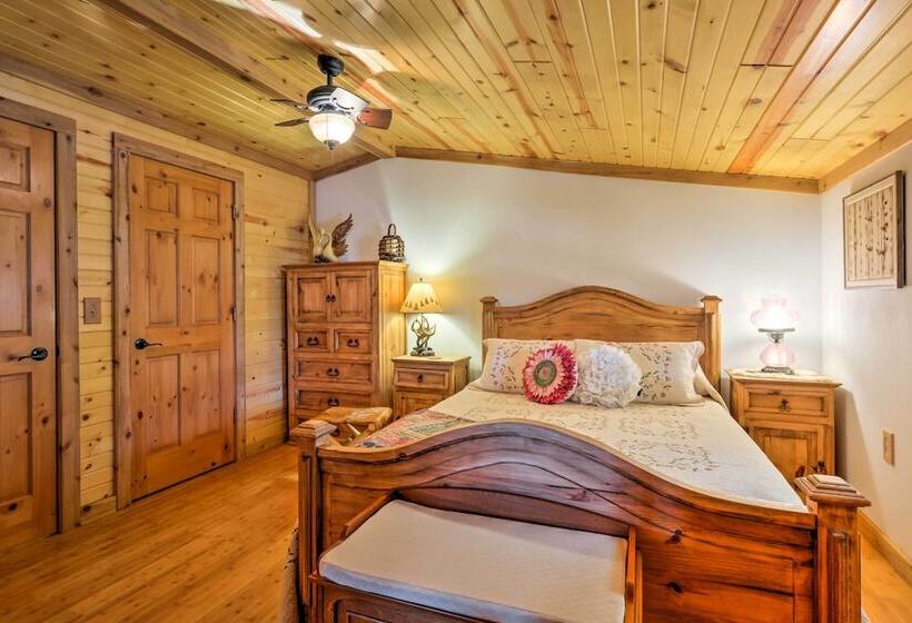 Bartlesville Cabin W/ Pool, Hot Tub & Trampoline!