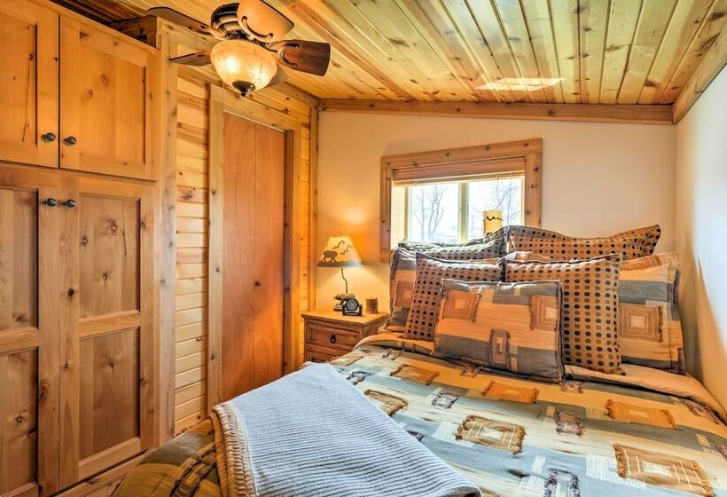 Bartlesville Cabin W/ Pool, Hot Tub & Trampoline!