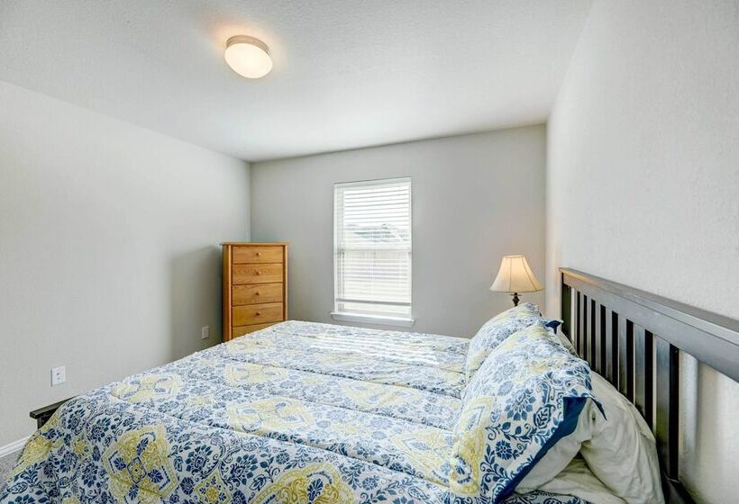 Bastrop Home W/ Yard, 28 Mi To Austin!